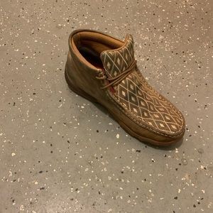 Women’s twisted X shoes